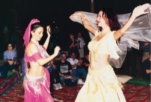belly dance during dubai desert safari