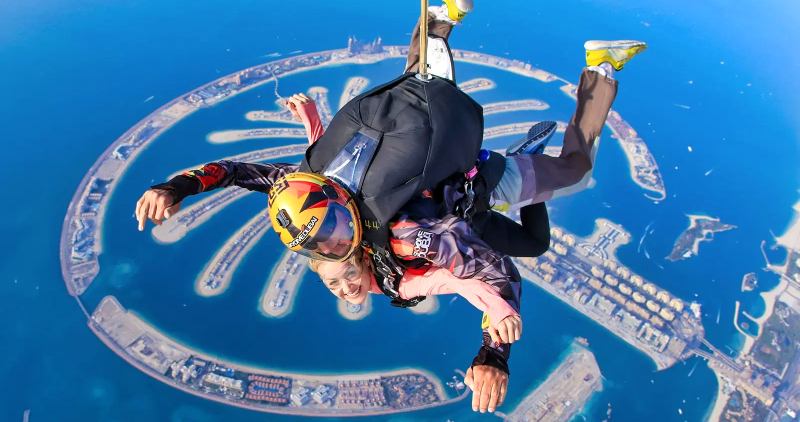 Дубай Тур: прыжки с парашютом